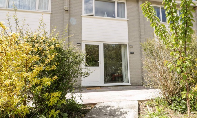Saint Columb Major Cottage | 49 ATLANTIC REACH, pet friendly, with a garden in Newquay