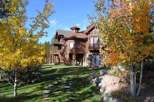 Granby House | 492 Golf Course Circle