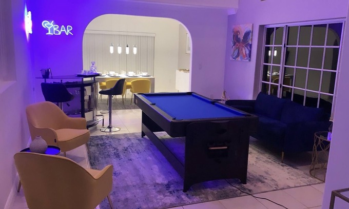Miami Gardens House | 4B 3.5 Bath up to 15ppl, FREE PARKING, Spacious, Luxurious