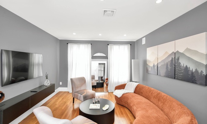 Neponset - Port Norfolk Apartment | 4BD 2BA Spacious Duplex W/Parking. Walking Distance to MBTA & Restaurants