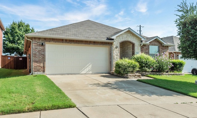 Frisco House | 4BD 2BTH COMFY FRISCO HOME minutes from PGA, UNT Frisco & The STAR!