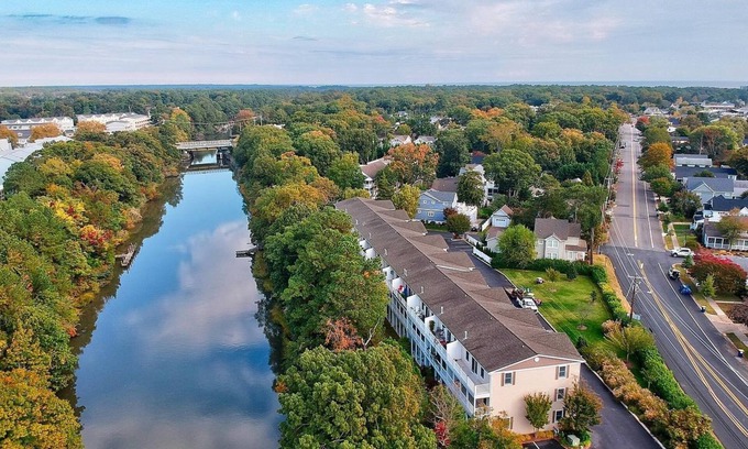 Country Club Estates House | 4bd-3.5ba Townhome Overlooking Rehoboth Canal
