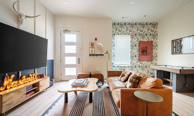 Five Points House | 4BD Bachelor Getaway w/Balcony | Near Broadway & Downtown | Outrider 101