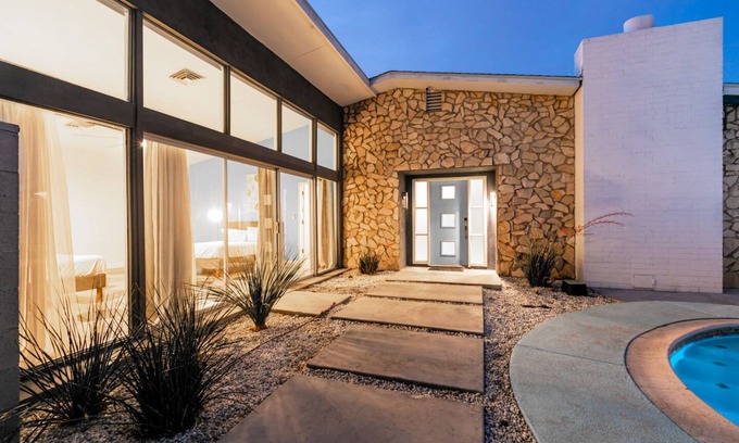 Winchester House | 4bd, Charming Mid-Century Home! 1.4mi to Convention Center, Mins to Strip! POOL!