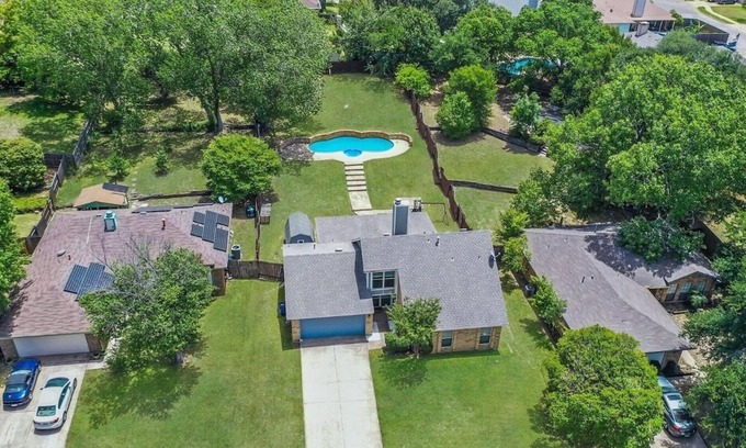Euless House | 4bd home near airport w/pool
