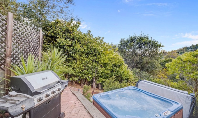 San Rafael House | 4BD Marin Retreat w/HotTub, Billiards, BBQ/Firepit