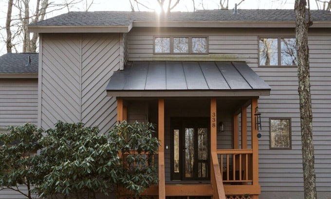 Nellysford Cabin | 4BD | Modern Design | Golf Course Views | Arcade