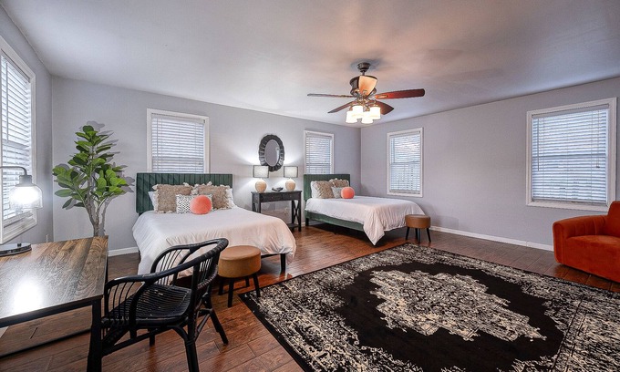 Emsworth House | 4bd Modern Victoria: 20 mins to Pittsburgh Airport