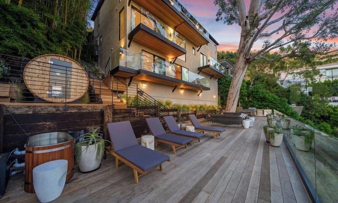 Hollywood Hills West House | 4bdr Luxury Stay w/Views & Sauna&cold plunge