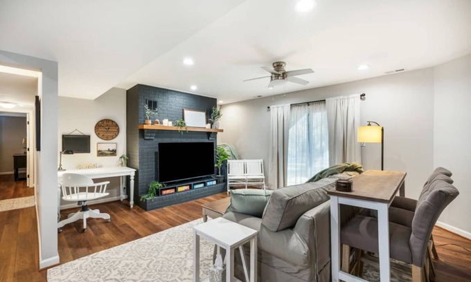 Lynchburg House | 4Bdrm Home Away from Home | 7mins to LU | Sleep 15