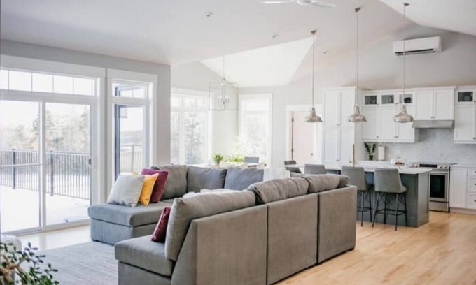 Cornwall House | 4bdrm home water-view of ChTwn Harbour