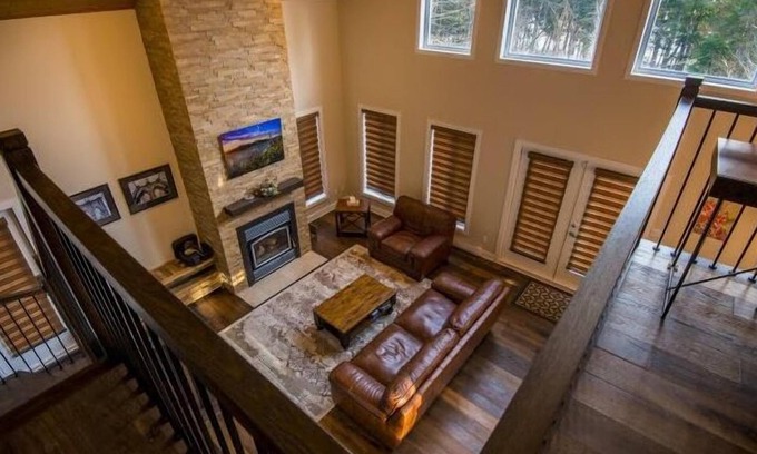Wentworth-Nord House | 4BED/2BATH/Jacuzzi Family Lakeside Cottage