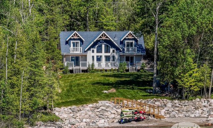 Tiny Cottage | 4bed 3bath Beach House Oasis on Georgian Bay! West Exposure!