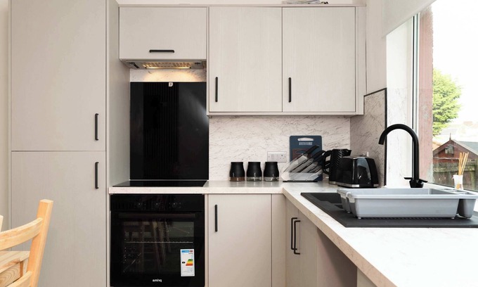 Dennyloanhead House | 4Bed-House-2Bath-Free Parking