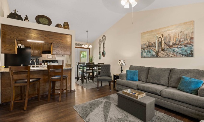 Owensboro House | 4bed3Bedroom near Convention Ctr, downtown, Fisher Park, 30 min to Holiday World