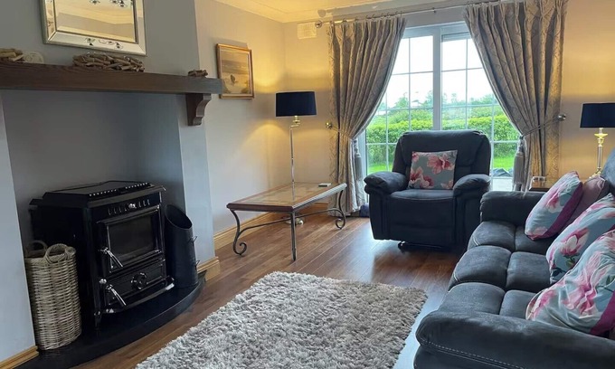 Letterkenny House | 4Bedroom House-Letterkenny-PrivateGarden-Sleeps 7