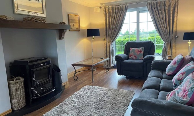 Letterkenny House | 4Bedroom House-Letterkenny-PrivateGarden-Sleeps 7
