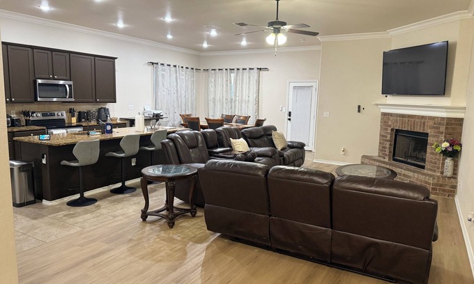 Lubbock House | 4BR 2B Retreat w Garage, Huge Fence Yard & Pet-Friendly – Near TTU & Hospitals