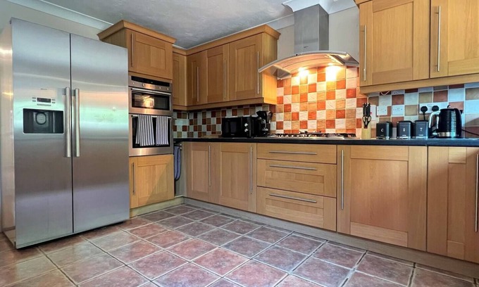 Ipswich House | 4BR 2BATH Contractor's Retreat with Ample Parking