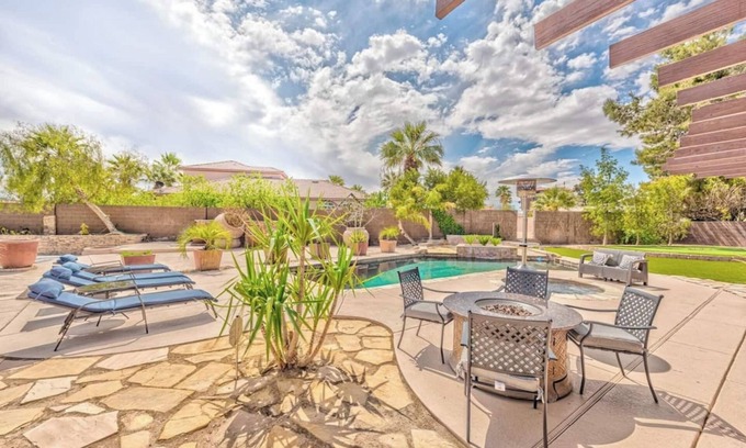 Las Vegas House | 4BR/3BA - Beautiful yard, Pool, Spa, BBall