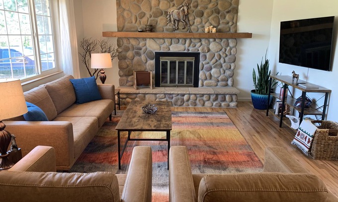 Colorado Springs House | 4BR/4Acre🌲Pine Ranch🌲Hot Tub🦌Fire Pit🦌Game Rm