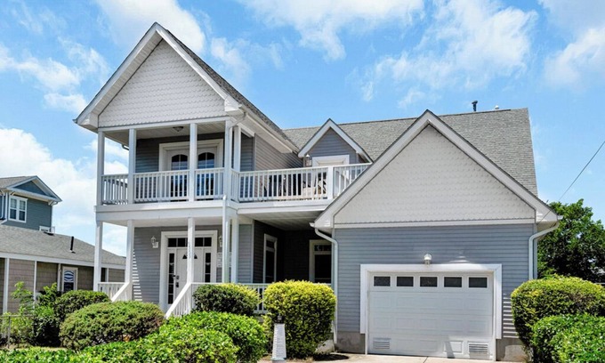 North Camellia Acres House | 4BR/4BA Beach Home 2 Suites Dog Friendly