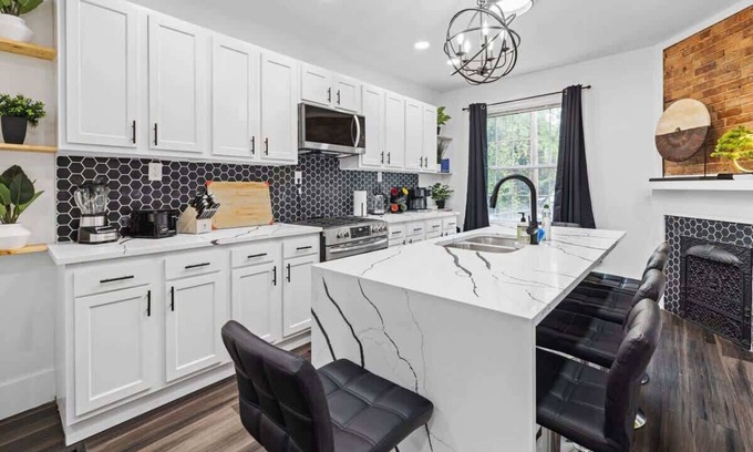 Mount Washington House | 4BR 4BA Urban Oasis in Mt Washington
