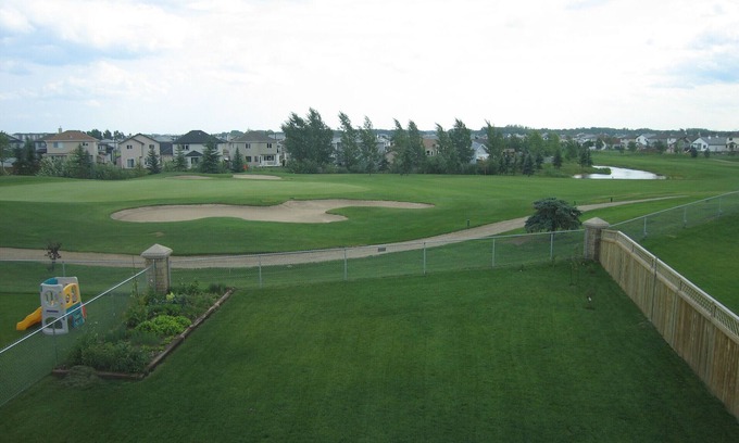 West Edmonton House | 4BR 5beds Luxury Golf Course Home By Henday/Whitemud/Long Stay discount!
