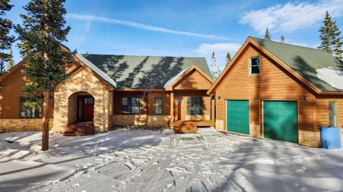 Quandary Village House | 4BR Blue River Retreat with Hot Tub