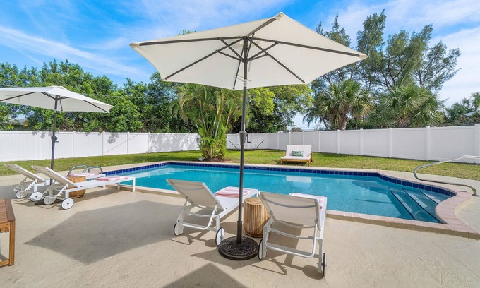 Palm Beach - West Palm Beach House | 4BR centrally located Oasis with Heated Saltwater Pool & backyard for grilling!
