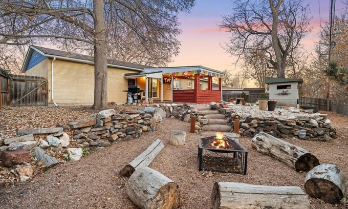 Alta Vista Area House | 4BR Family Home | 2 King Beds | Firepit | BBQ | Fenced Yard