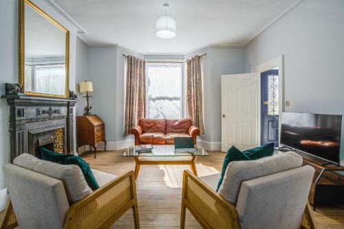 Manor Park House | 4BR Family Home, Garden, WiFi, 5mins to Elisabeth Line & 10min to Stratford
