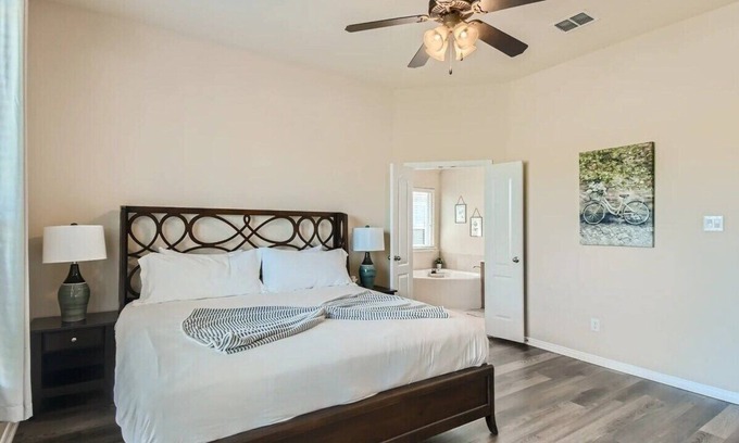 Little Elm House | 4BR Family Retreat w/Backyard and Games!