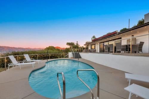 Los Angeles House | 4BR Hilltop Villa by Universal Studios with Pool and Amazing Views