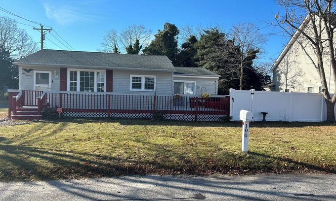 Villas House | 4BR house in Lower Township with Inground swimming pool, large patio, WiFi, AC