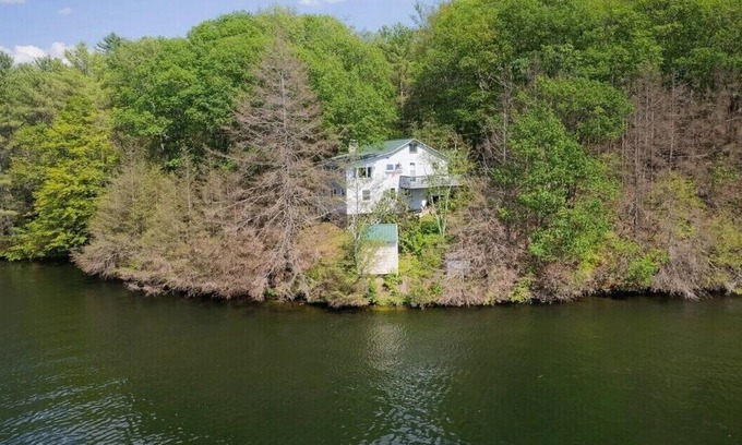 Hubbardton House | 4BR House on private Lake Hortonia, VT peninsula!