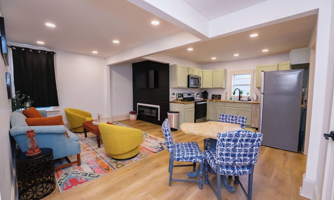 Parkridge House | 4BR Knoxville home close to downtown, UT & interstate! Free local gift cards!