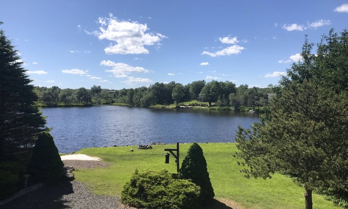 Long Pond House | 4BR Lakefront, Family friendly, Private Beach near Camelback Kalahari Golf Parks