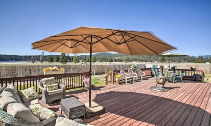 Valley House | 4BR Lakeside House with Mountain View and Hot Tub