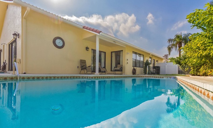 Boca Del Mar House | 4BR Large Exclusive heated Pool🏊🏻‍♀️near Restaurants🍽️ lake, Synagogues.
