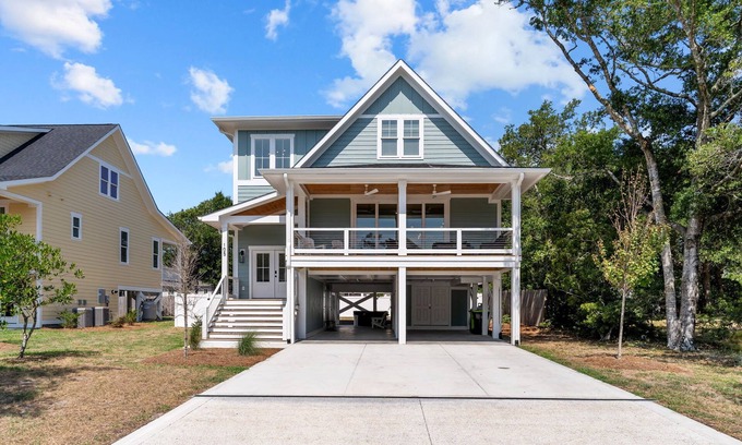 Tranquil Harbour House | 4BR Luxury Retreat w/Hot Tub Near Beach, Dining & More