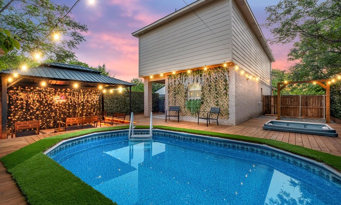 West Dallas House | 4BR ModernHome w/Pool & Jacuzzi