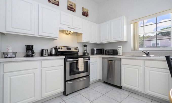 Indian Point House | 4BR| Near Disney| BBQ Grill & Pool