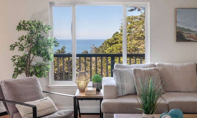 Edgemar - Pacific Manor House | 🌊🌞 4BR Ocean-View Oasis with Hot Tub, Arcade, and EV Plug by SF & Beaches 🏖️