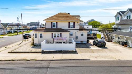 North Wildwood Apartment | 4BR Shore House-Kid Friendly-Close To The Action!