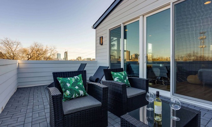 Downtown Nashville House | 4BR Townhome w/Balcony x2, Mins to Broadway & DT!