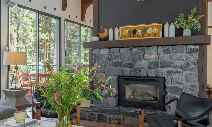 Donner Lake Woods House | 4BR Unique and Grand Getaway by Donner Lake & Ski Resorts