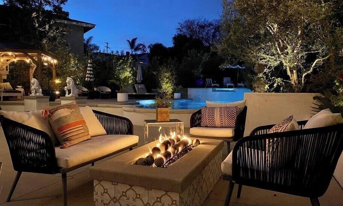 Loma Alta House | 4BR w/Saltwater Pool + Lanai and Bar | 2 Mi to Beach