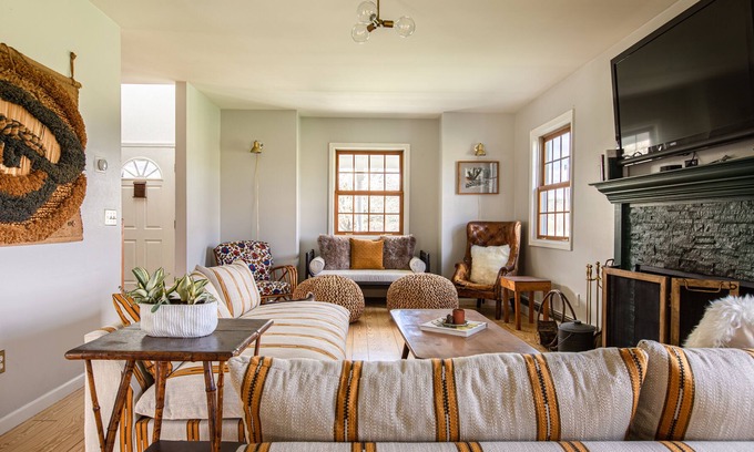 Kerhonkson Other | 4brFarmhouse@Grateful Woods: hot tub, fireplace, fire pit, game room, animals