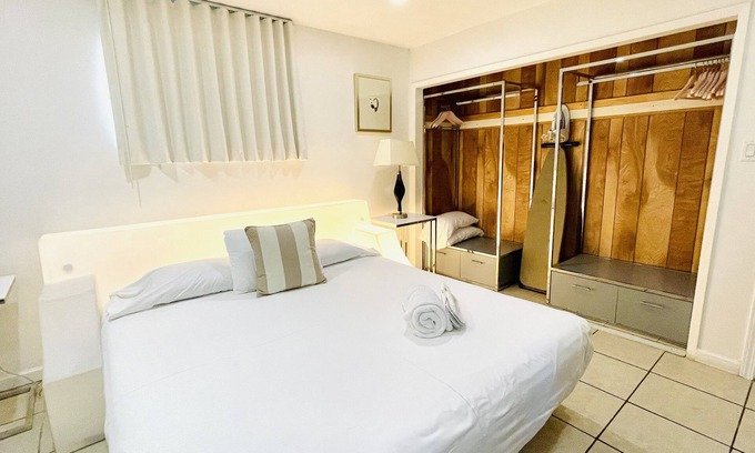 Beverly Green House | 4bRHOUSE,STRIP,LVCC,bigparking,family,pets-friendly,WSOP25,best,convention